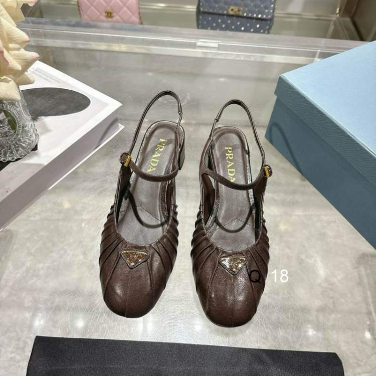Picture of Prada Shoes _SKUPradasz35-40X051819237